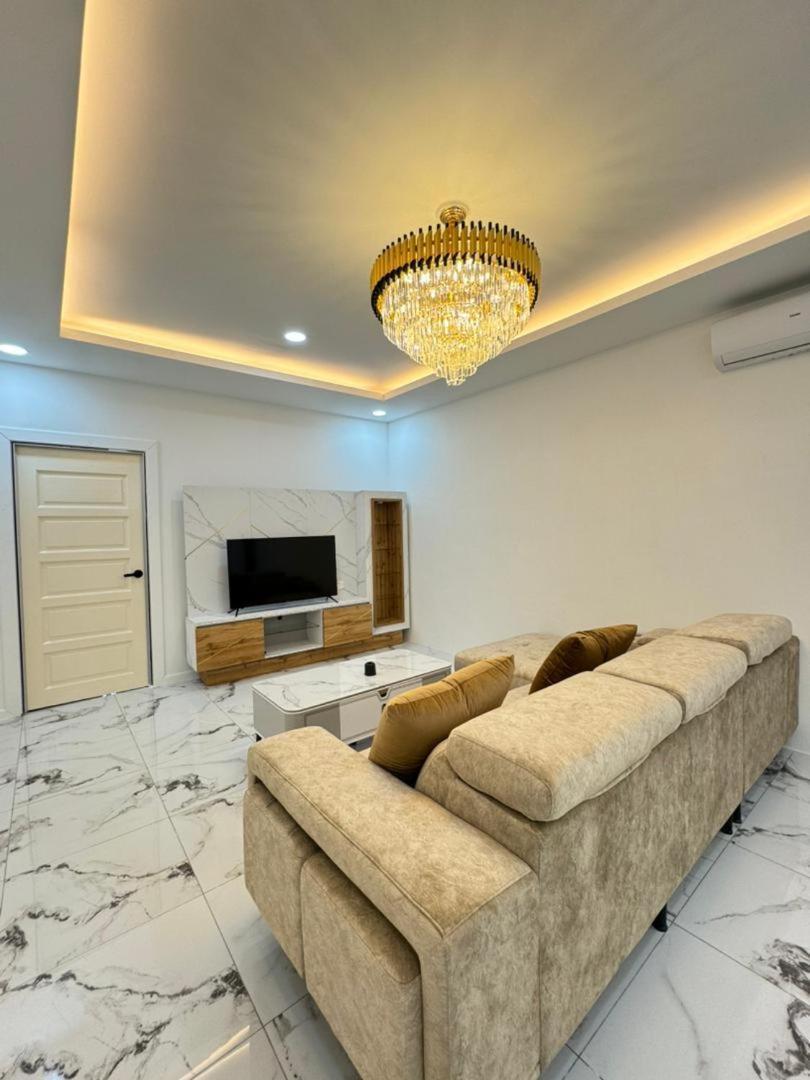 Annur Apartment *